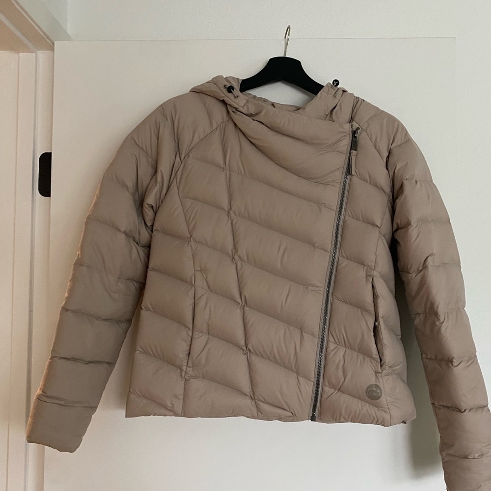 L.L. Bean Women's Beige Boundless Down Puffer Jacket Sz Small, Color Shore Sand